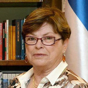 https://commons.wikimedia.org/wiki/File:Maxine_Fassberg.jpg