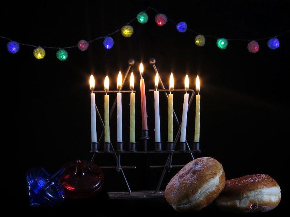 https://commons.wikimedia.org/wiki/File:Hanukkah_%D7%97%D7%92_%D7%97%D7%A0%D7%95%D7%9B%D7%94.jpg