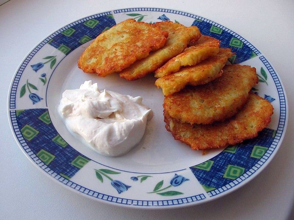 https://commons.wikimedia.org/wiki/File:Ukrainian_potato_pancakes.jpg