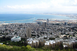https://commons.wikimedia.org/wiki/File:View_of_Haifa_downtown_and_bay.JPG